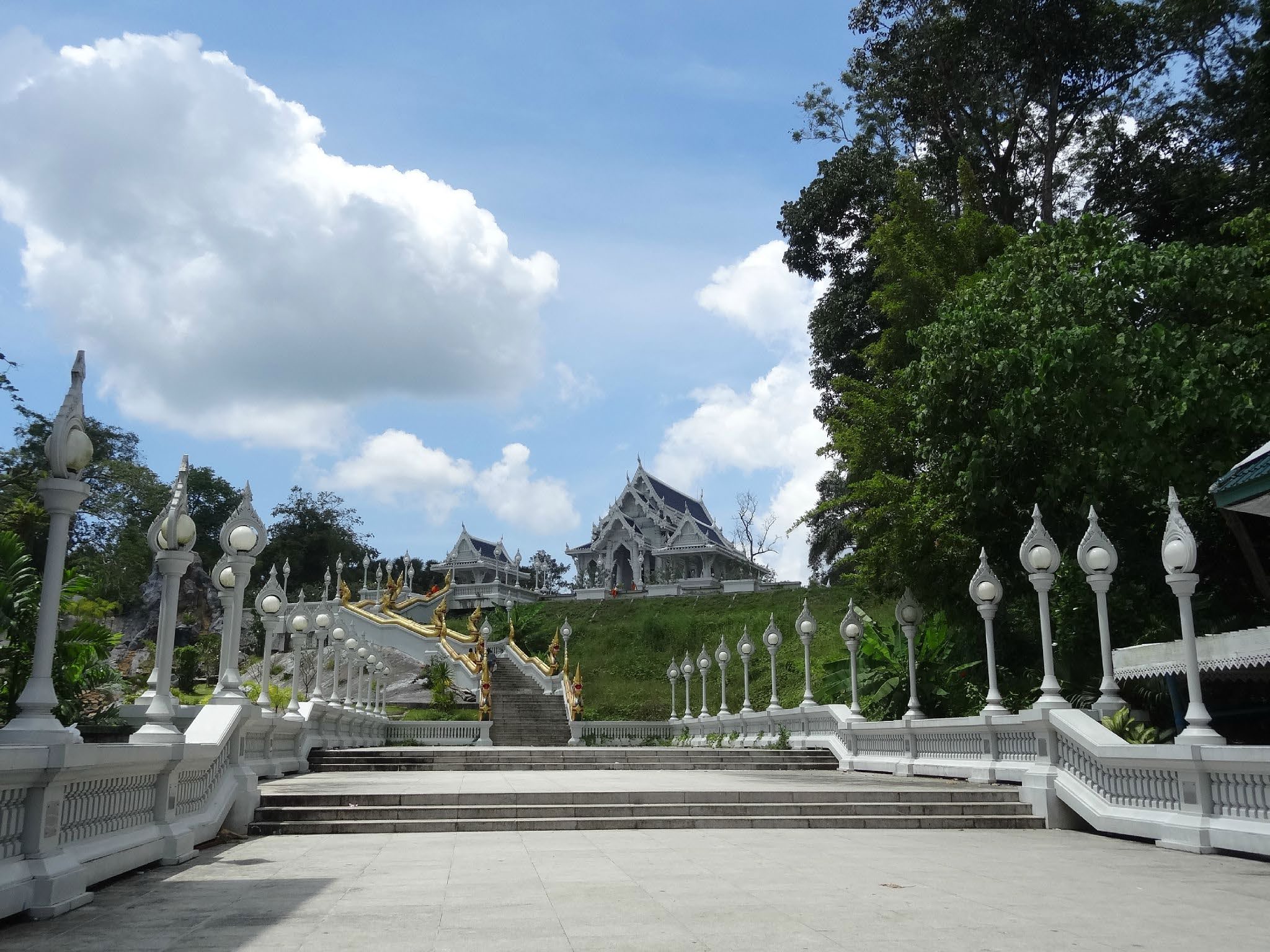 wat kaew temple