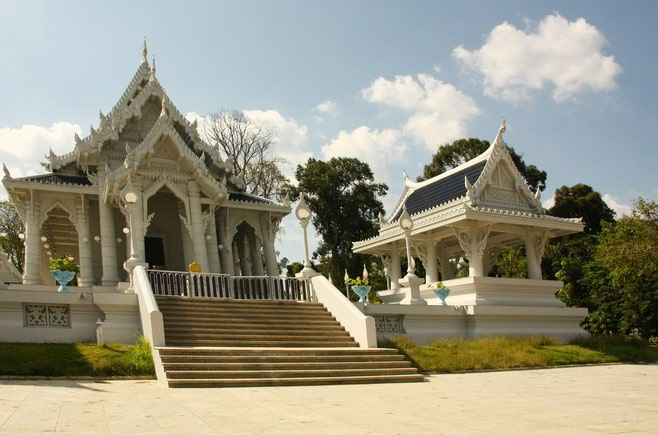 wat kaew temple