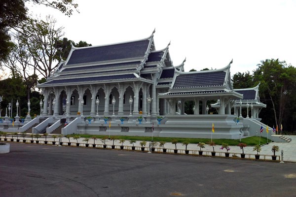 wat kaew temple