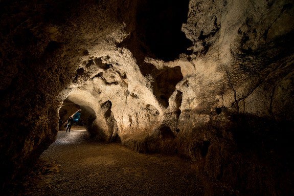 NIETOPERZOWA CAVE