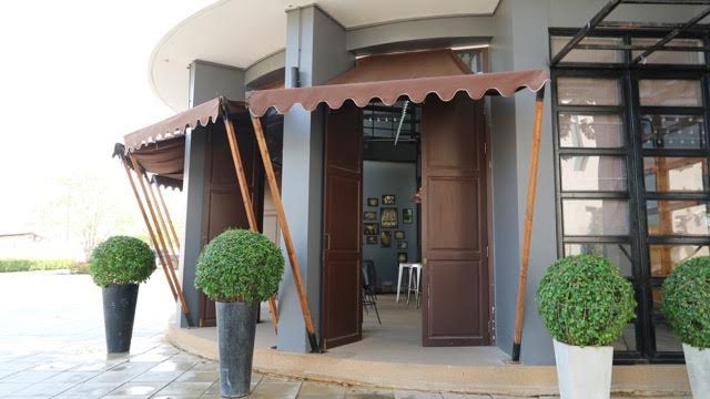 Studio Bar