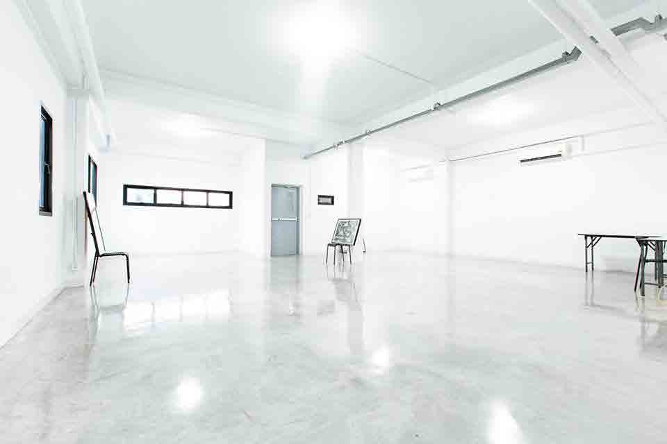 White cafe studio