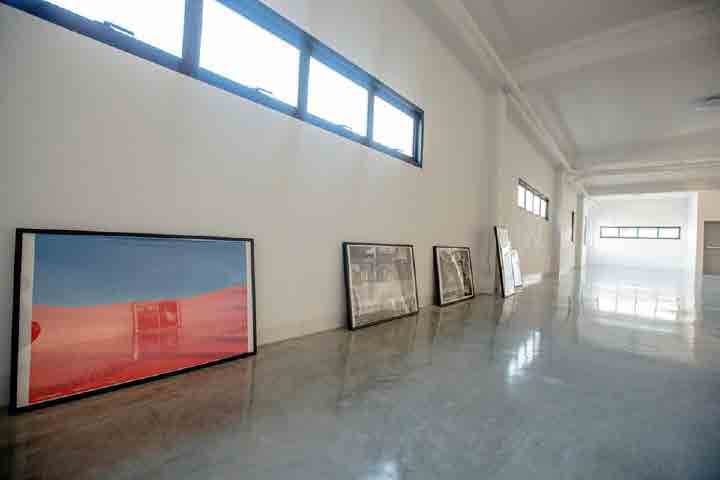 White cafe studio