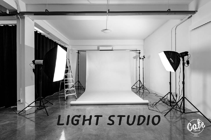 White cafe studio