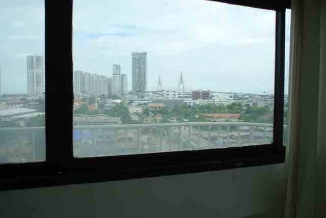 White studio 2 with rooftop