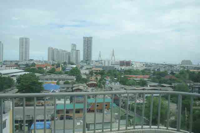 White studio 2 with rooftop
