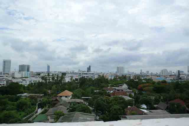 White studio 2 with rooftop