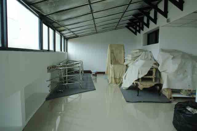 White studio 2 with rooftop