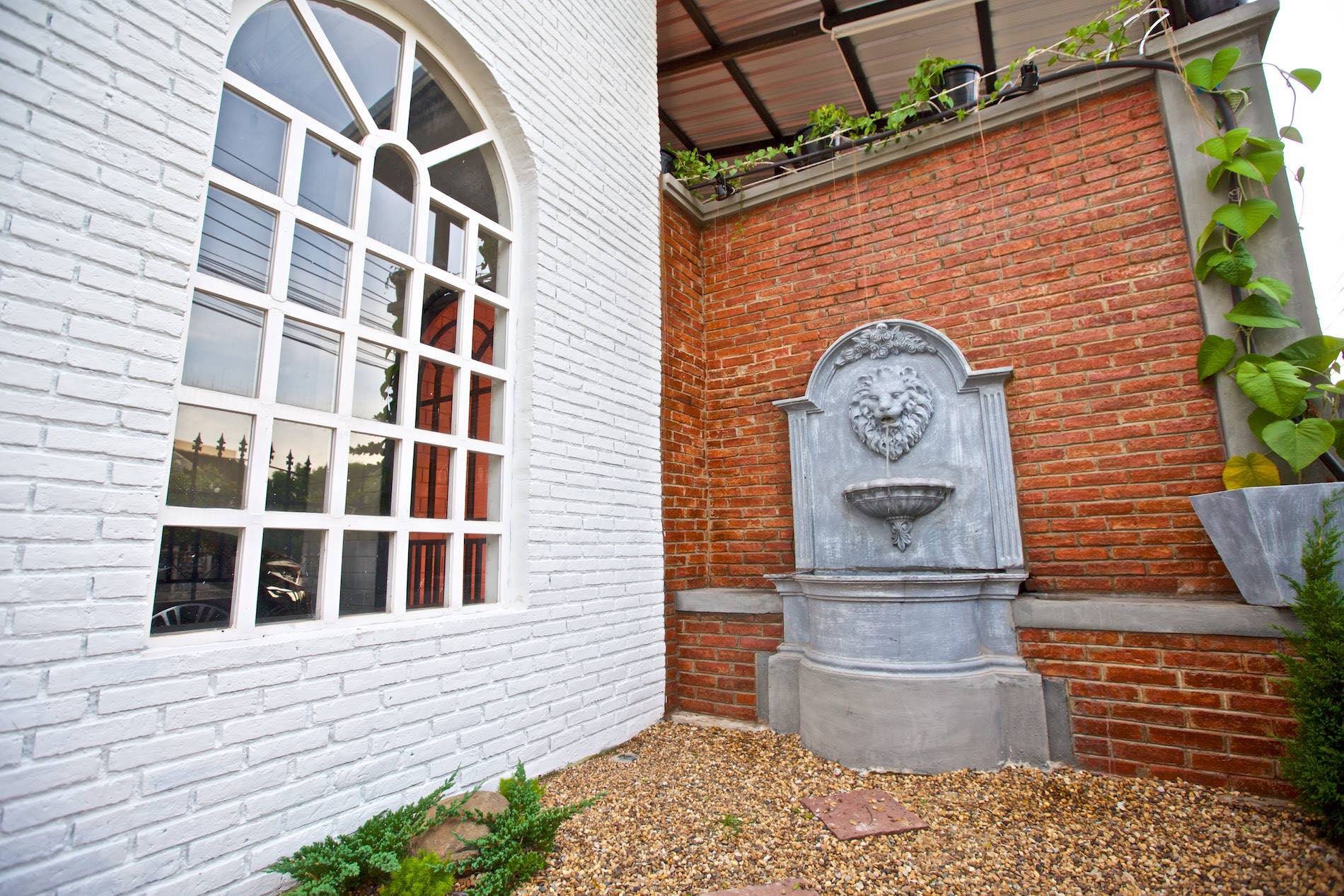Red Hall Studio