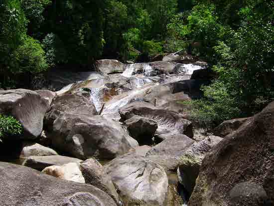 Tontae Waterfall