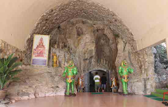 WAT THAM SUA