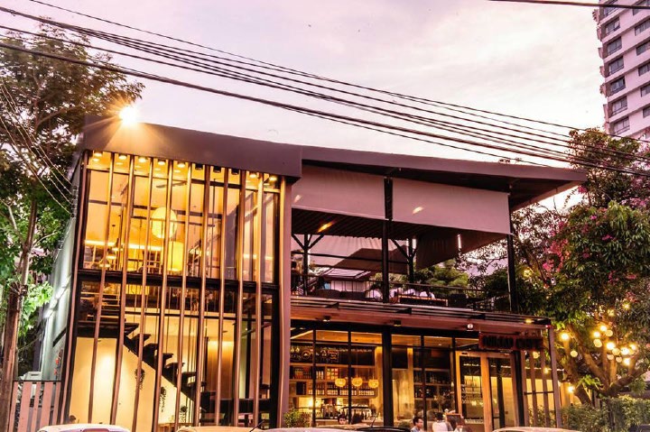 Nikko Cafe (Ekkamai 12)