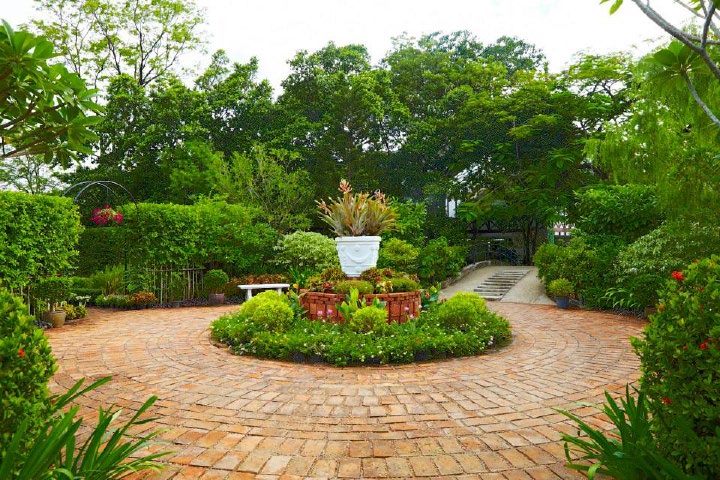 The Pud English Garden
