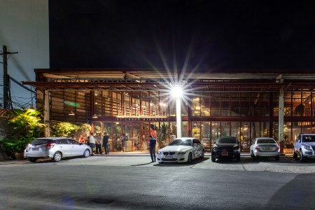 Vivarium Cafe & Restaurant