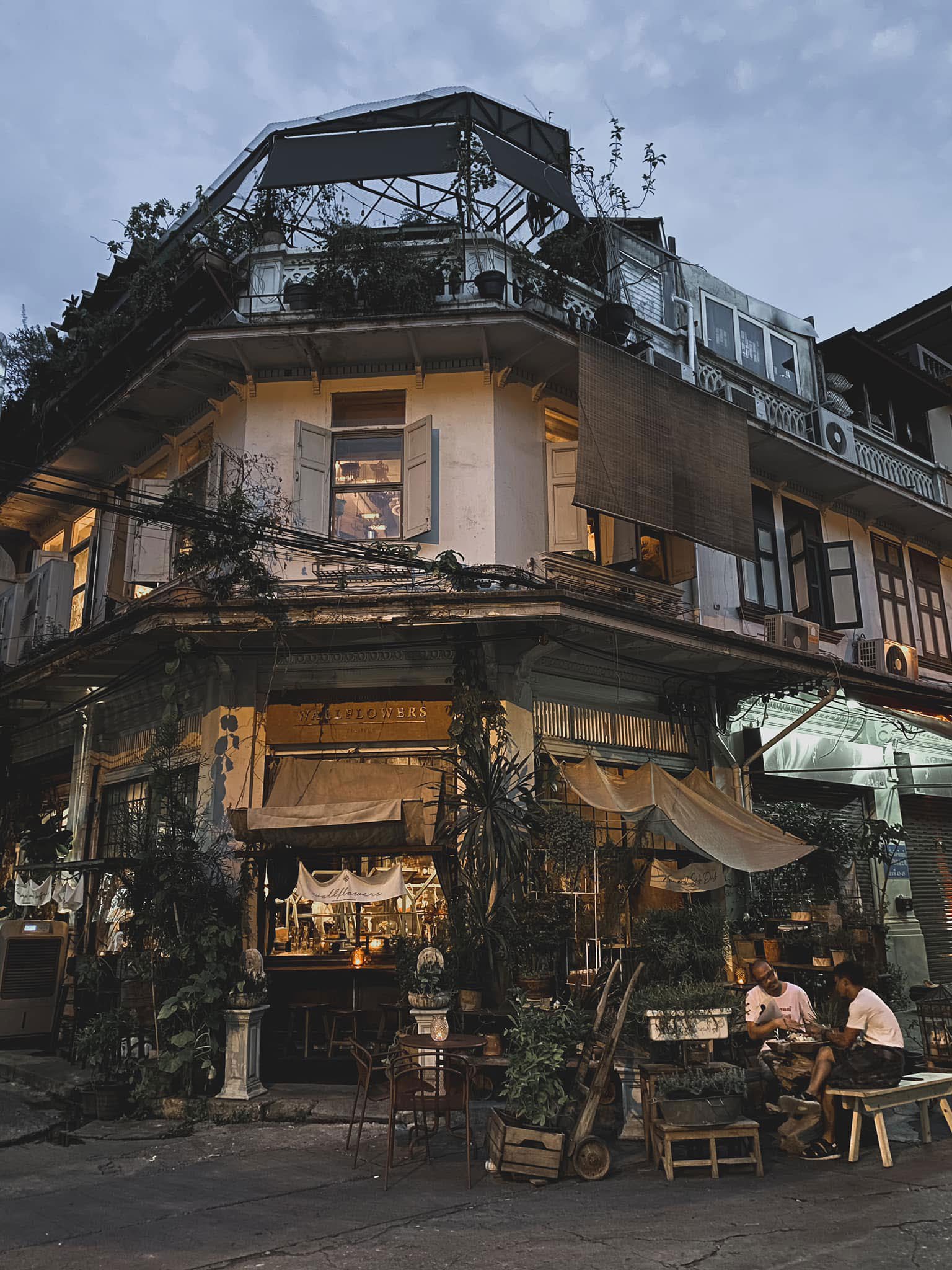 Wall Flower cafe  Bkk