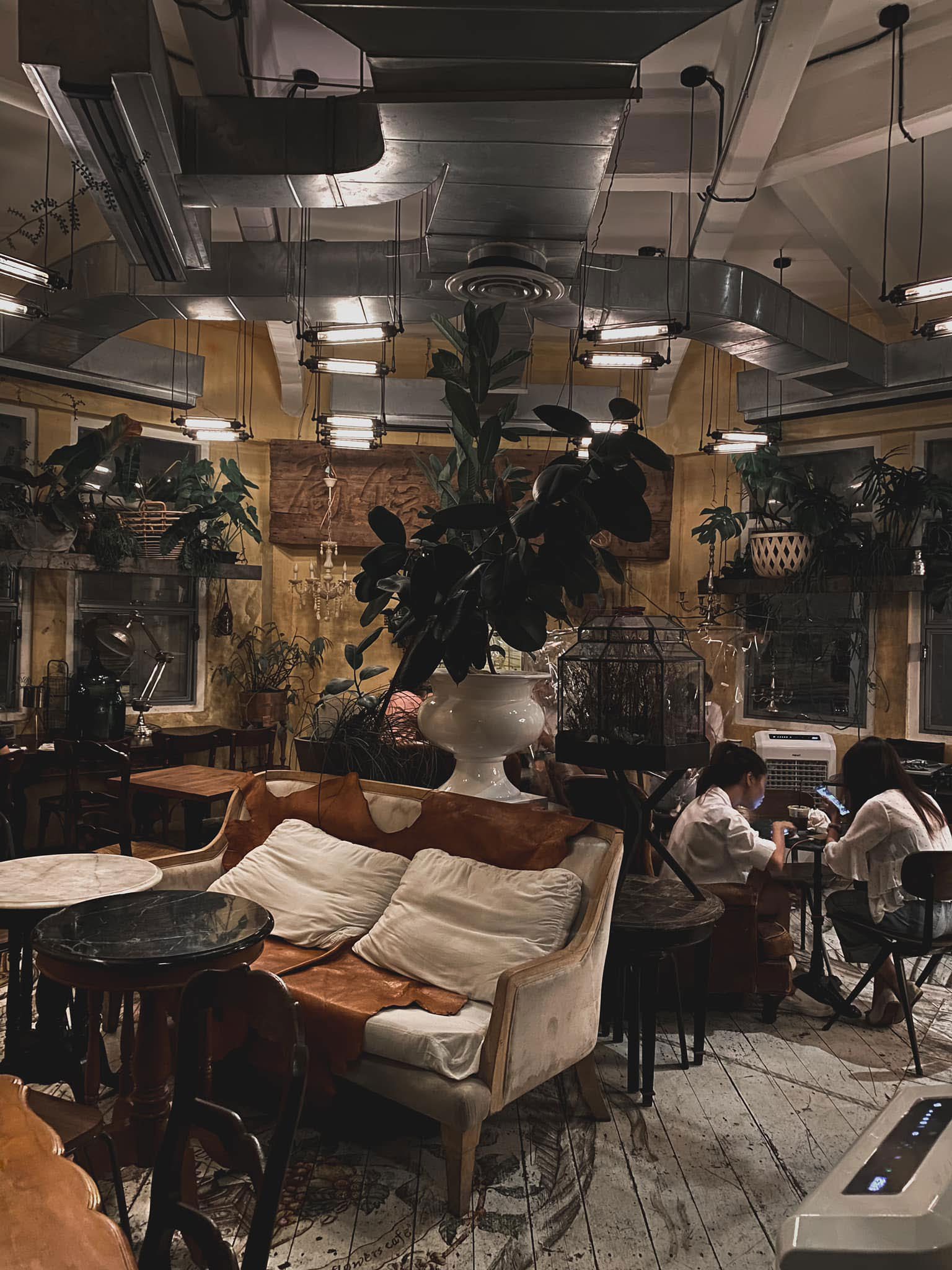 Wall Flower cafe  Bkk