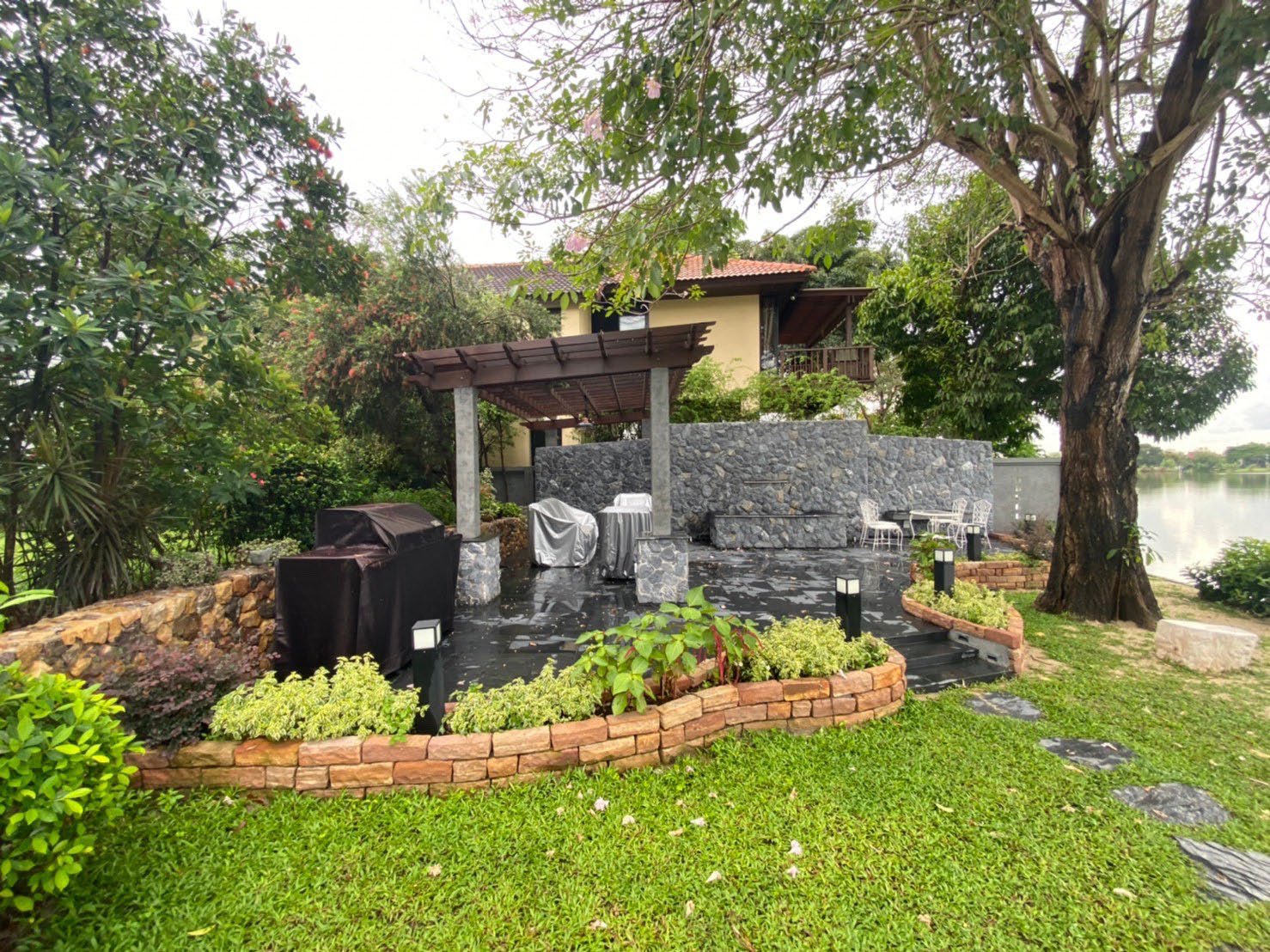 Parichat House