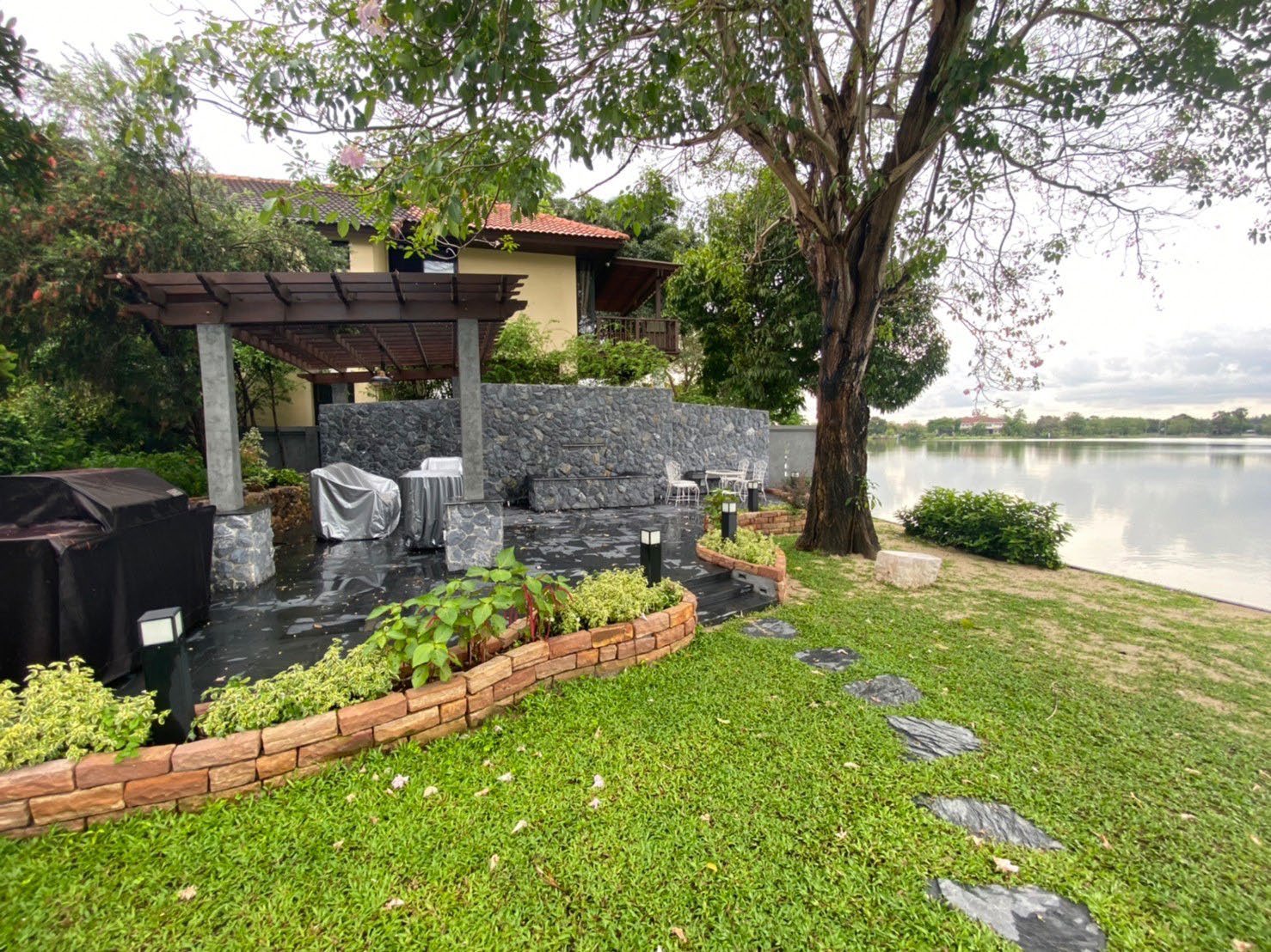 Parichat House