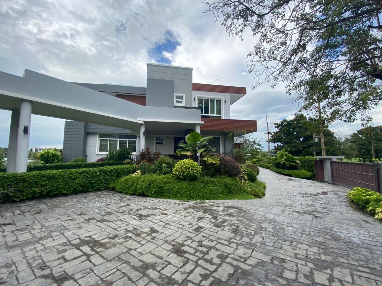 Parichat House