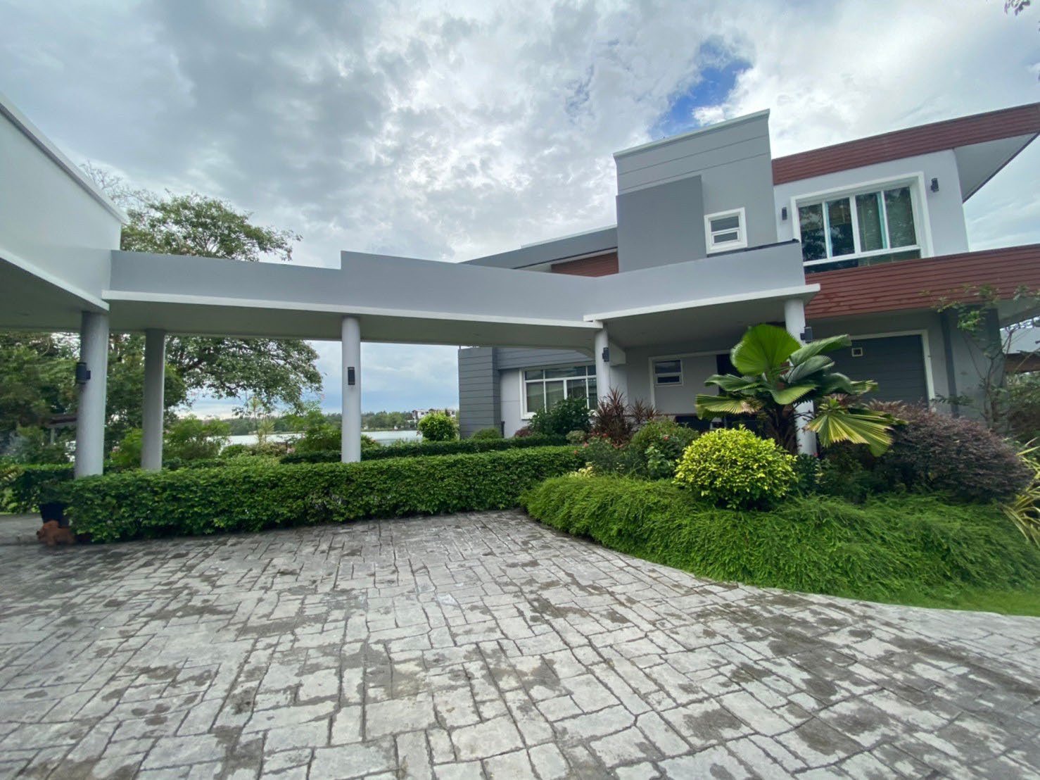 Parichat House