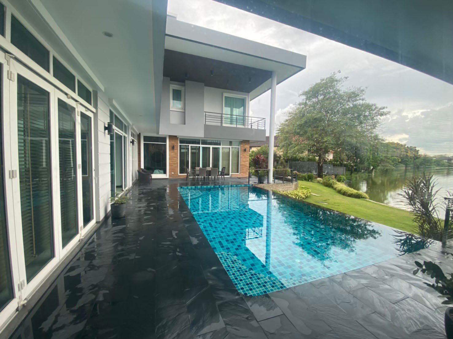 Parichat House