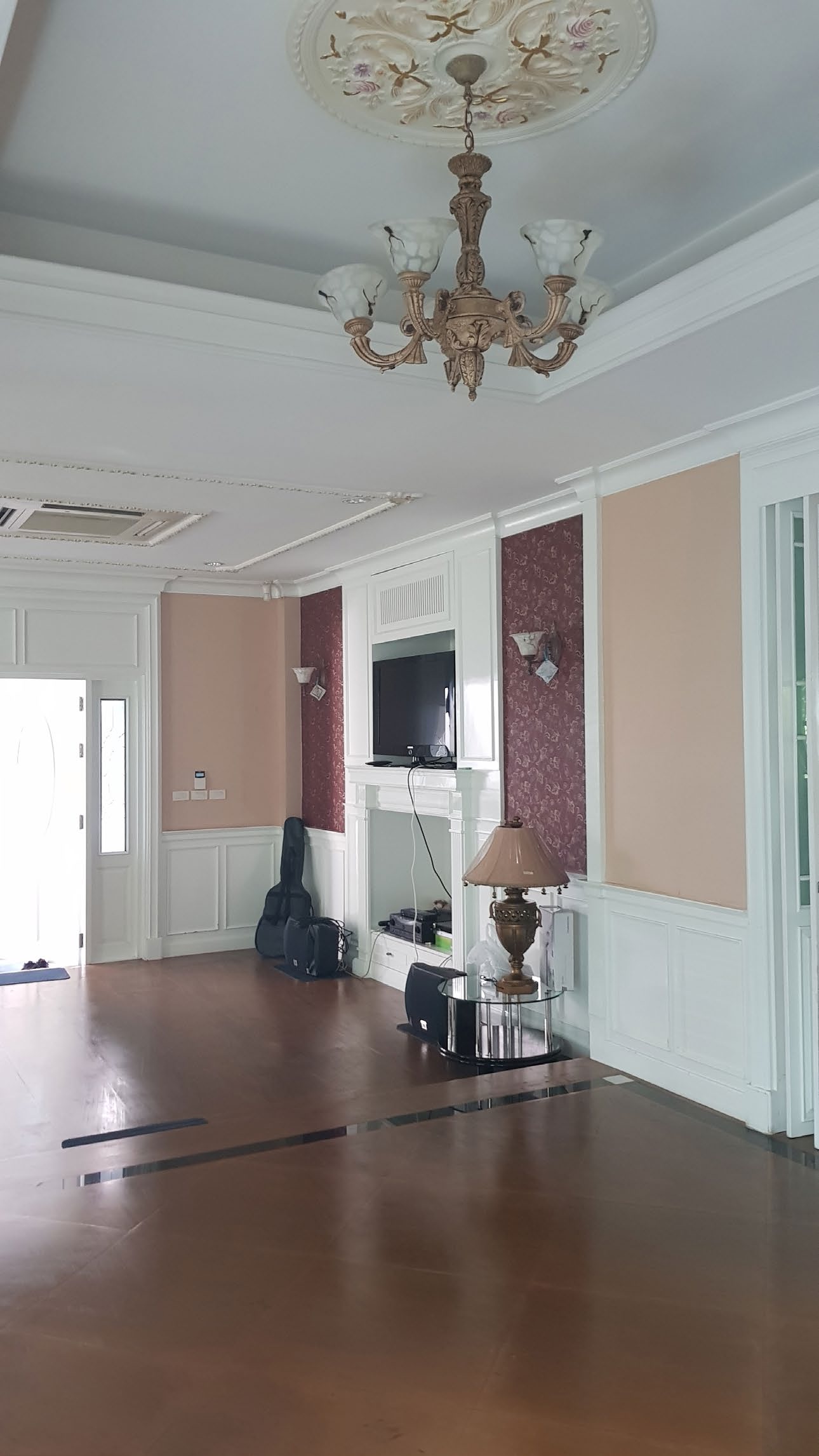 Pre ville 2884 House villa