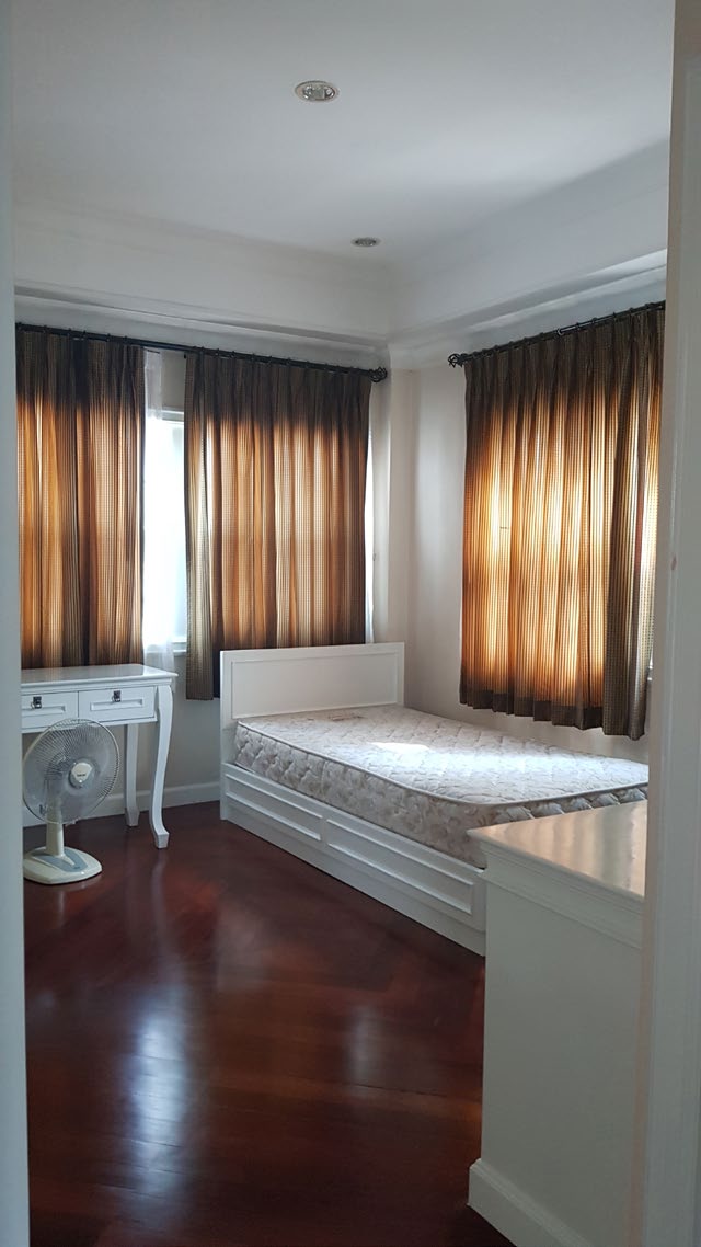 Pre ville 2884 House villa