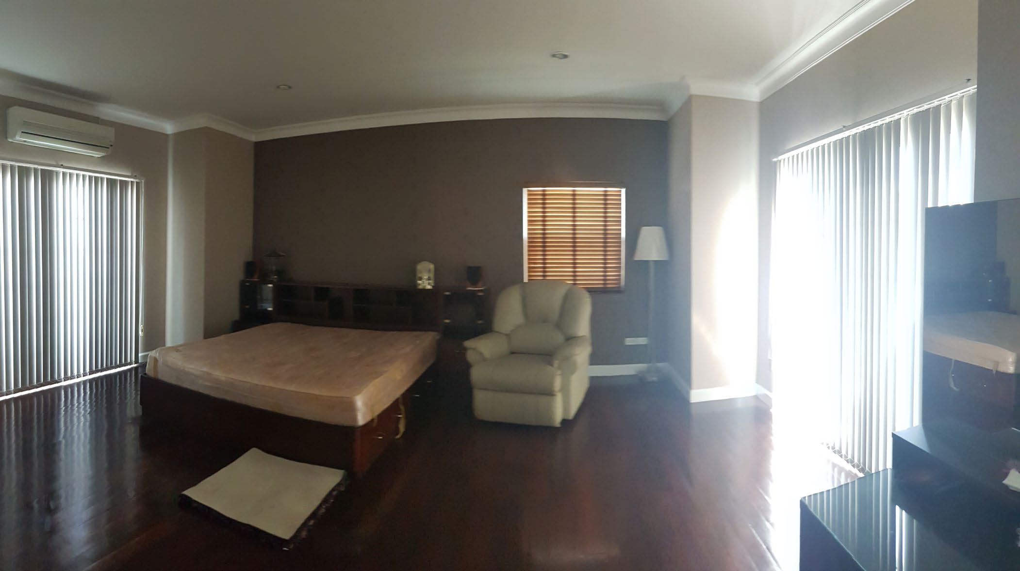 Pre ville2882 House Villa
