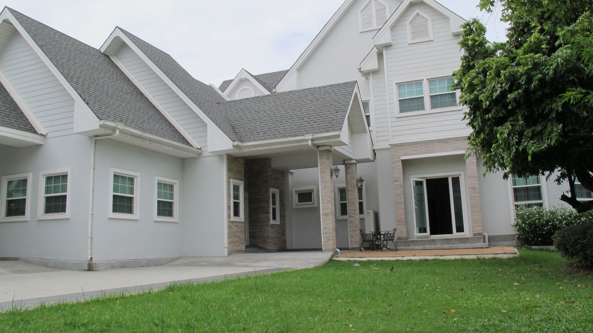 Pre ville2882 House Villa