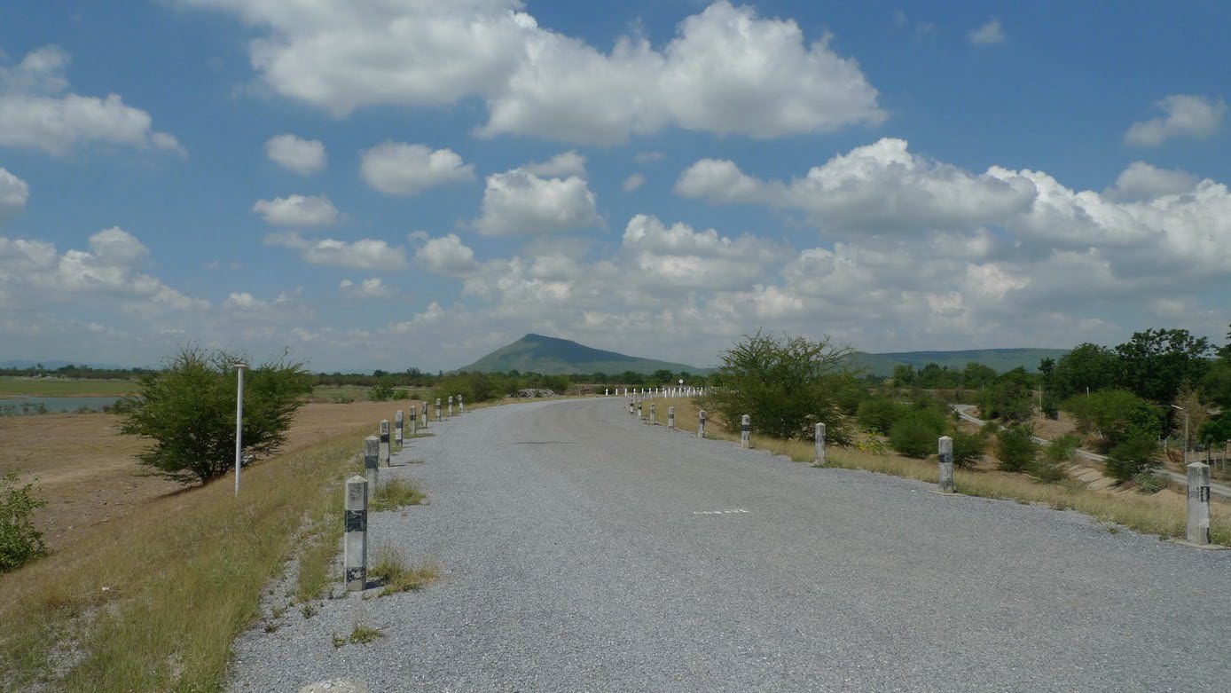 Pasak Chonlasit Dam ROAD