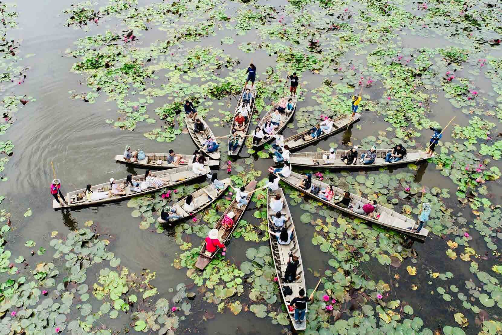 Red Lotus Floating Market