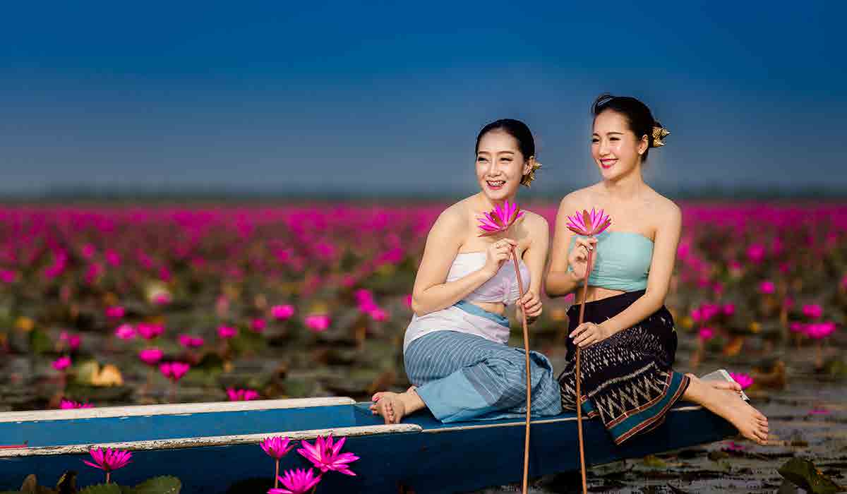 Red Lotus Floating Market