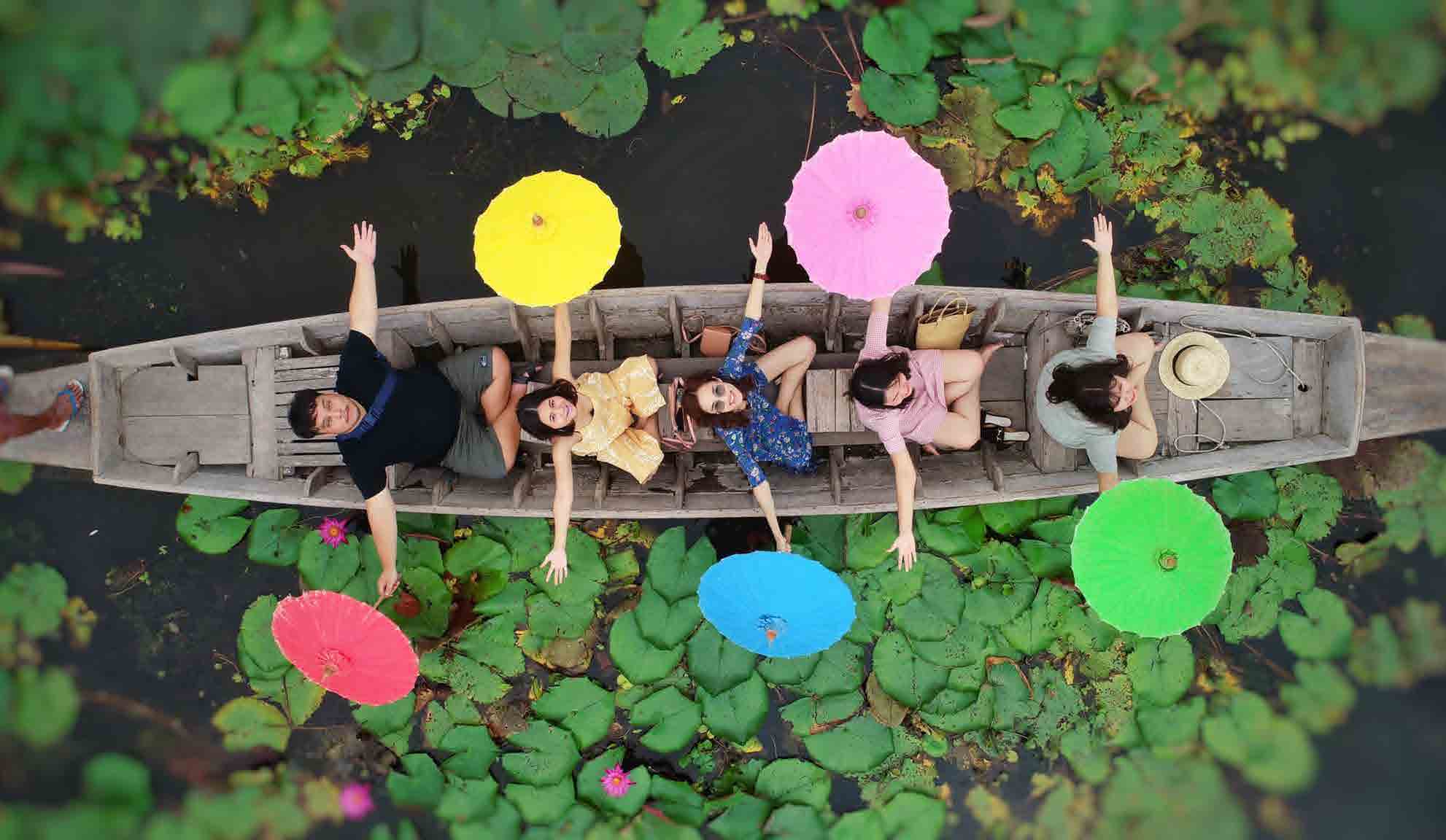 Red Lotus Floating Market