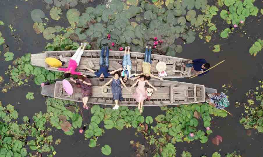 Red Lotus Floating Market