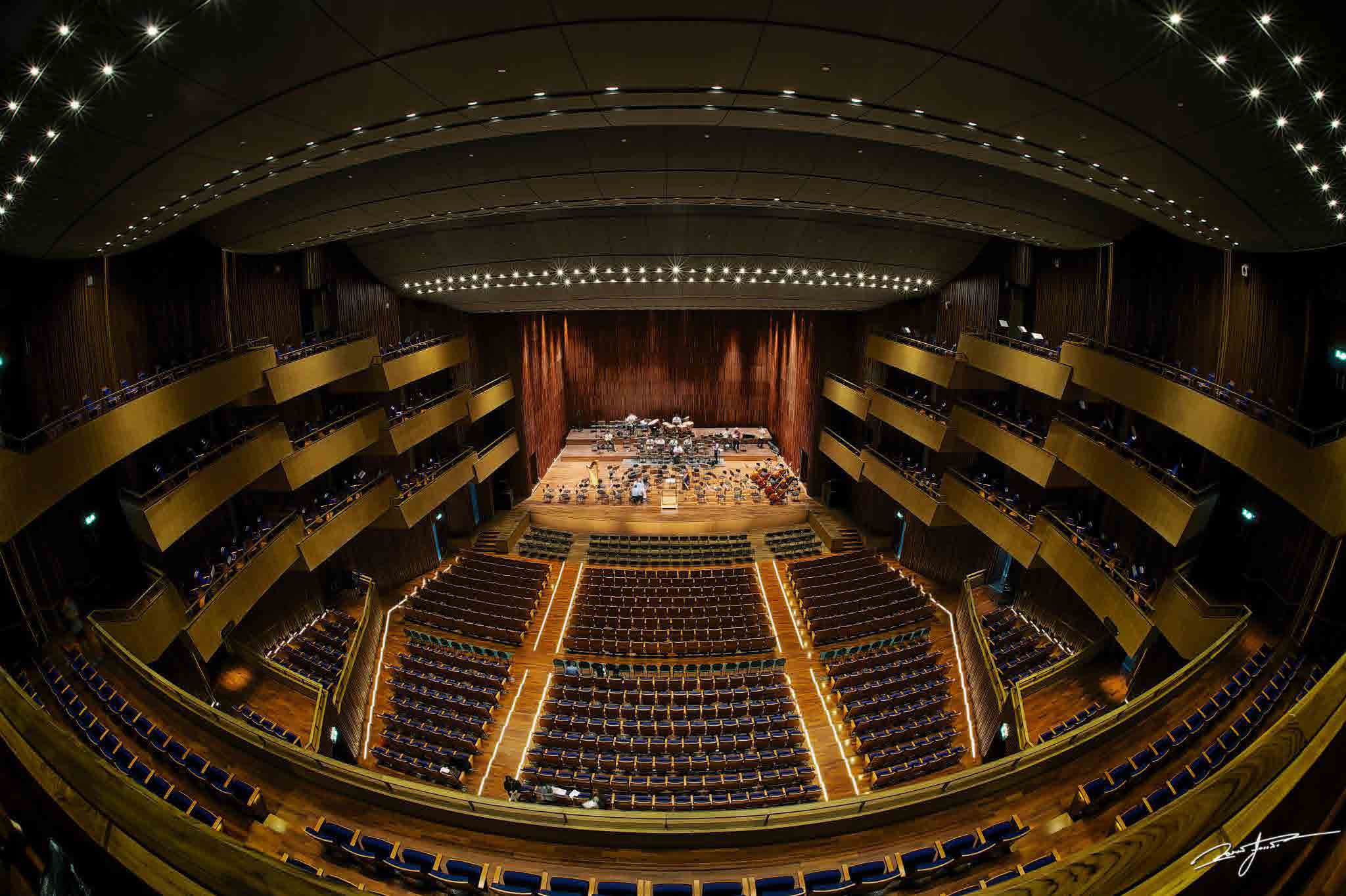 Type of opera hall