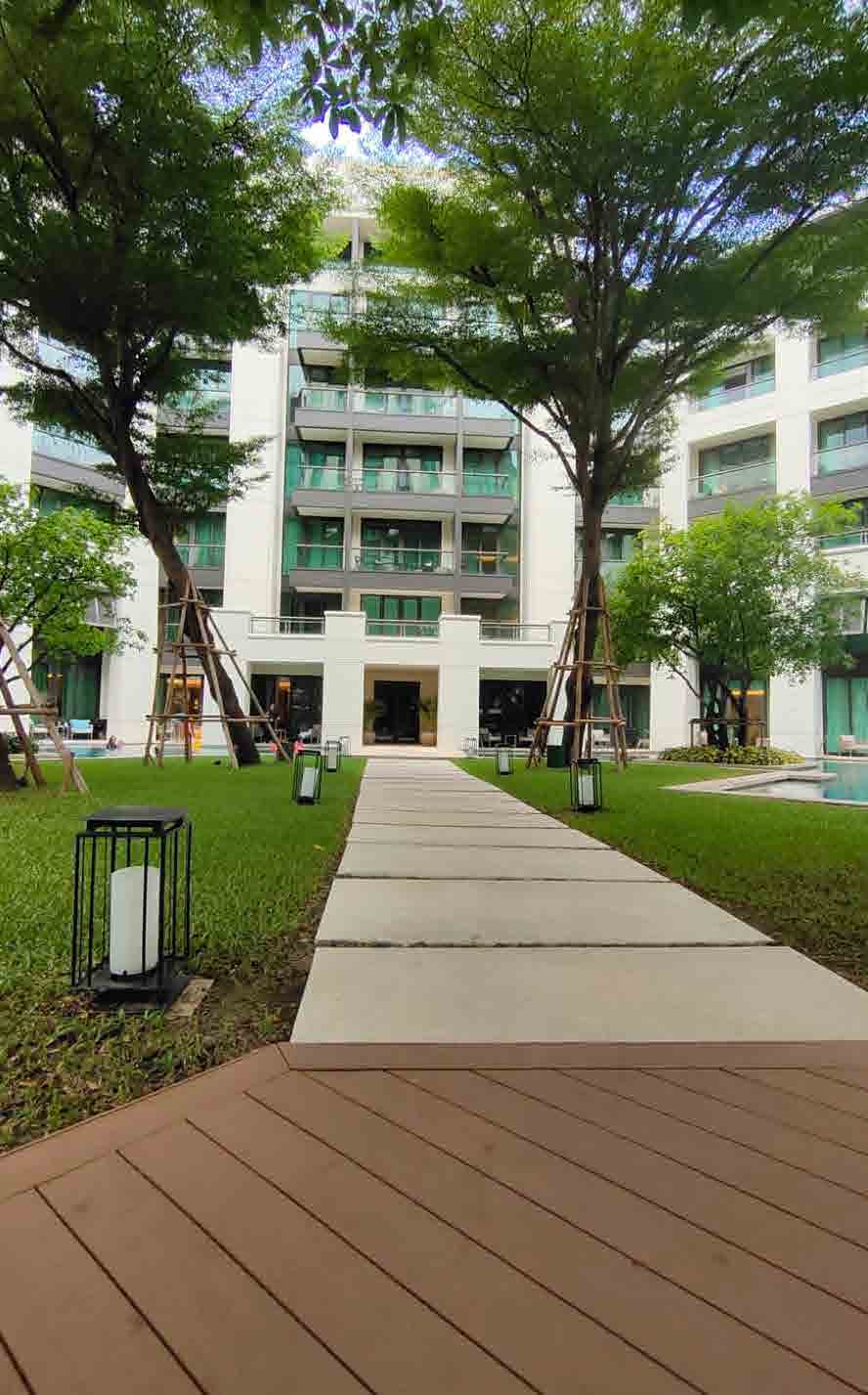 Siam Kempinski Pool Area