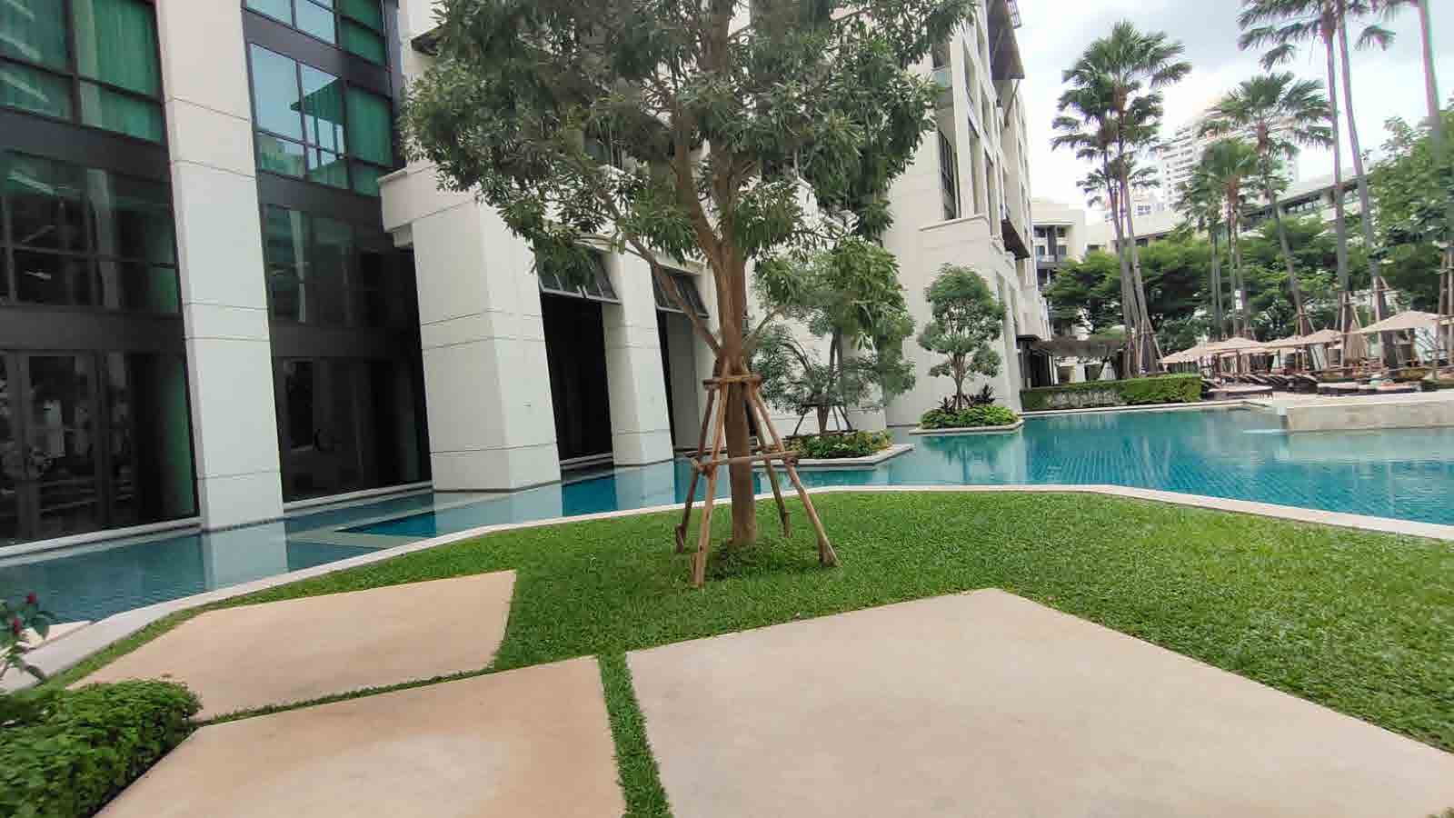 Siam Kempinski Pool Area