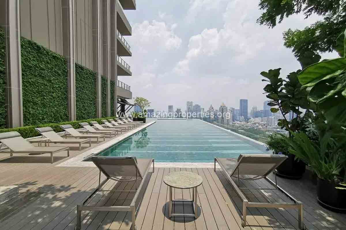 Sindhorn Kempinski pool