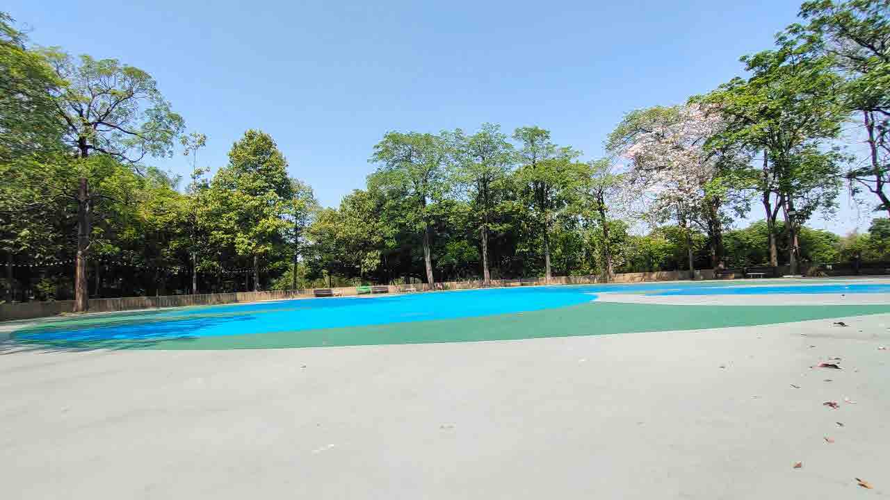 Rot Fai Park Basket Ball Court