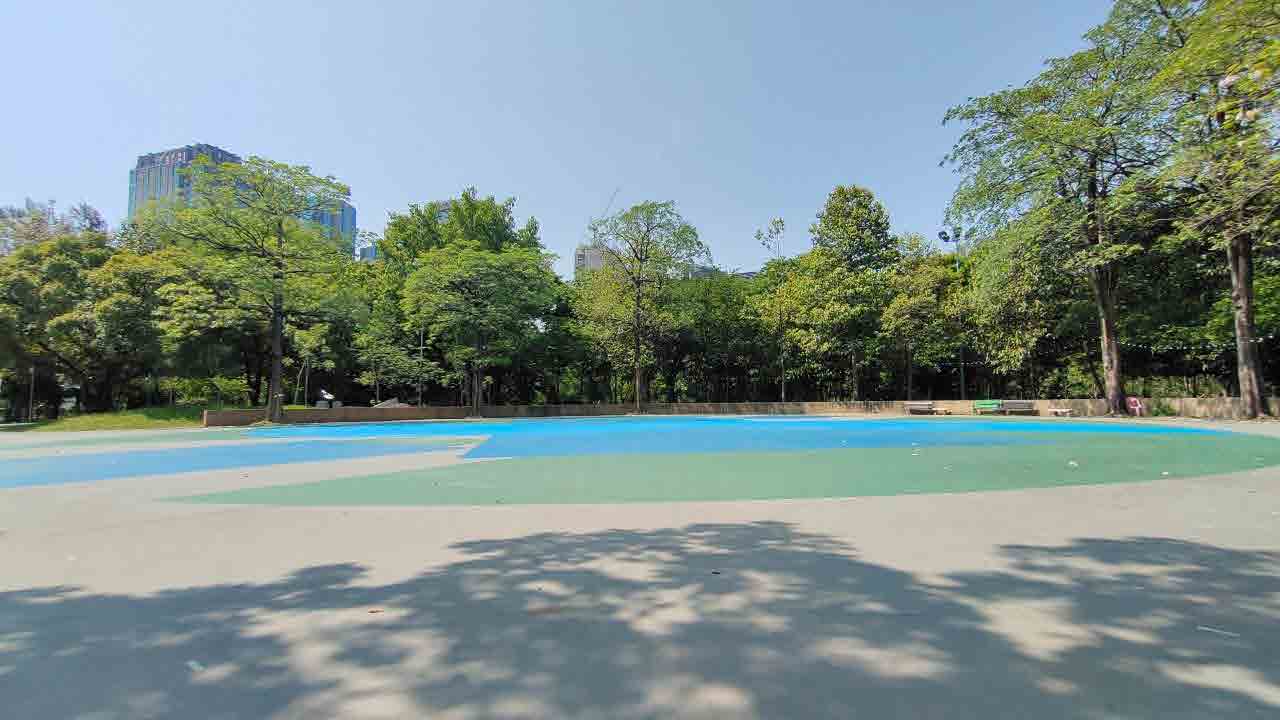 Rot Fai Park Basket Ball Court