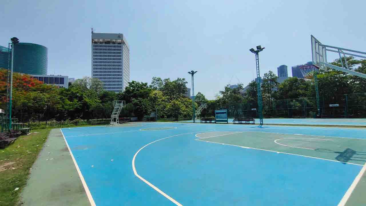 Rot Fai Park Basket Ball Court