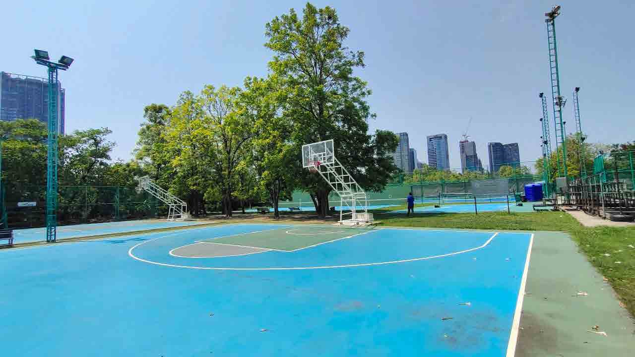 Rot Fai Park Basket Ball Court