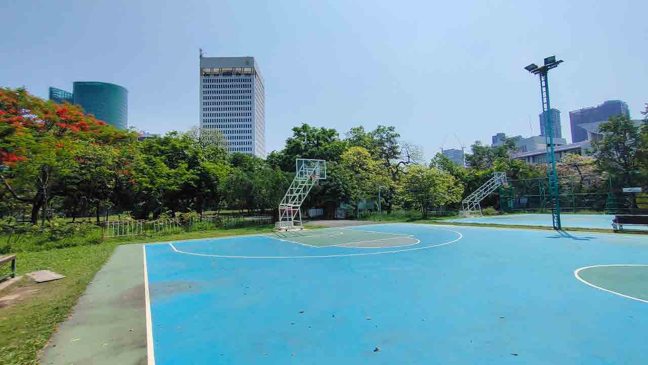 Rot Fai Park Basket Ball Court