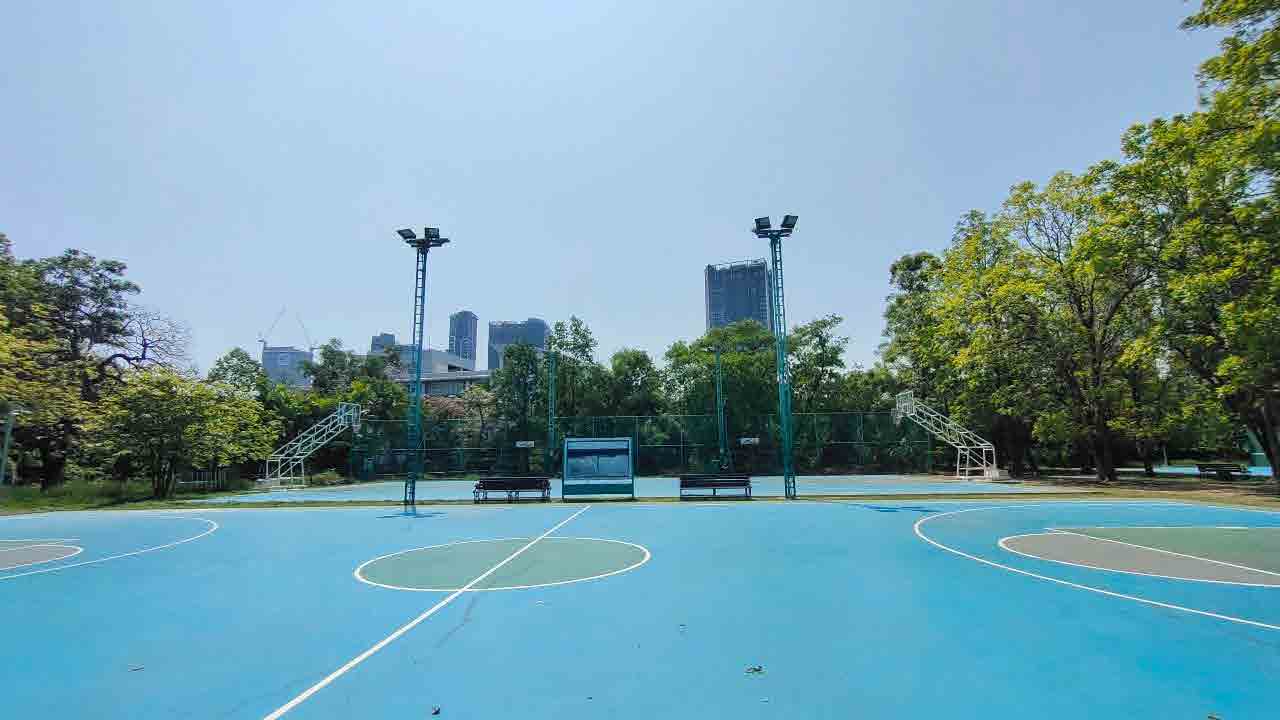 Rot Fai Park Basket Ball Court