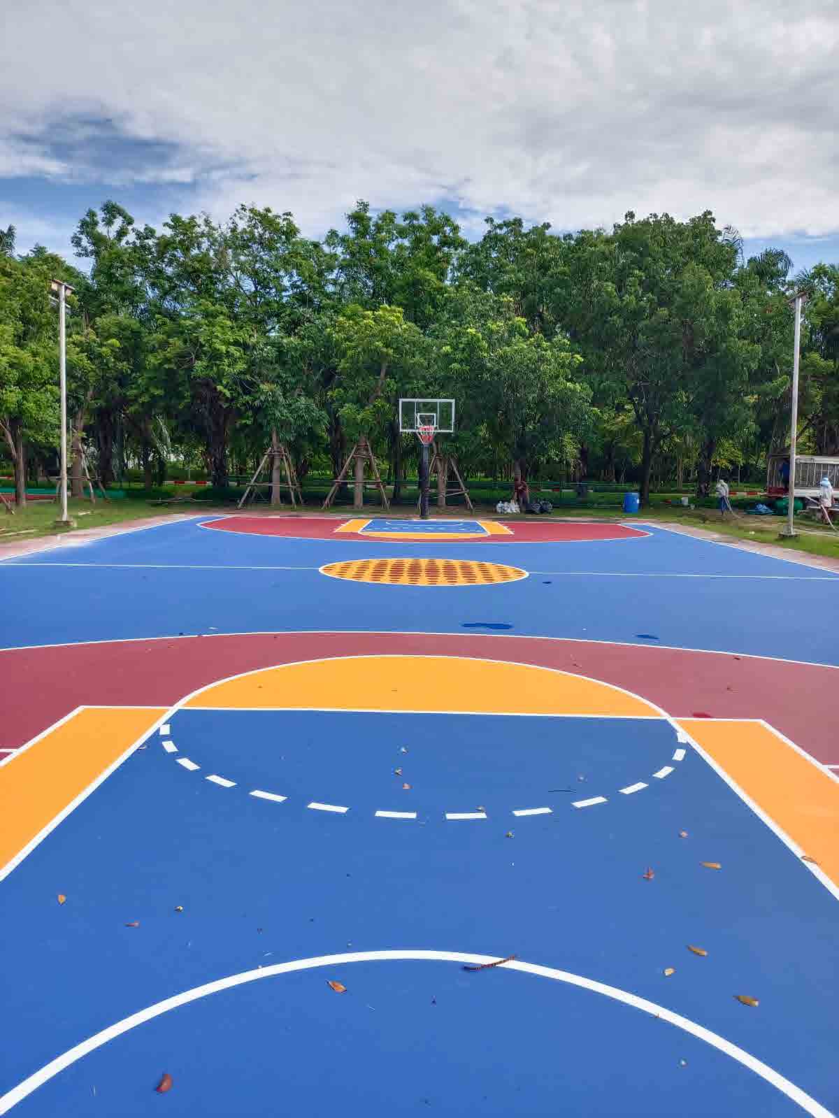 OUTDOOR BASKETBALL COURT