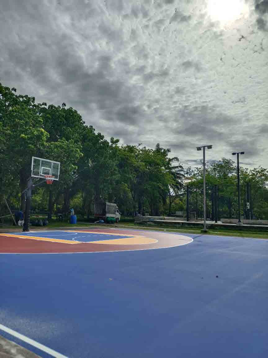 OUTDOOR BASKETBALL COURT