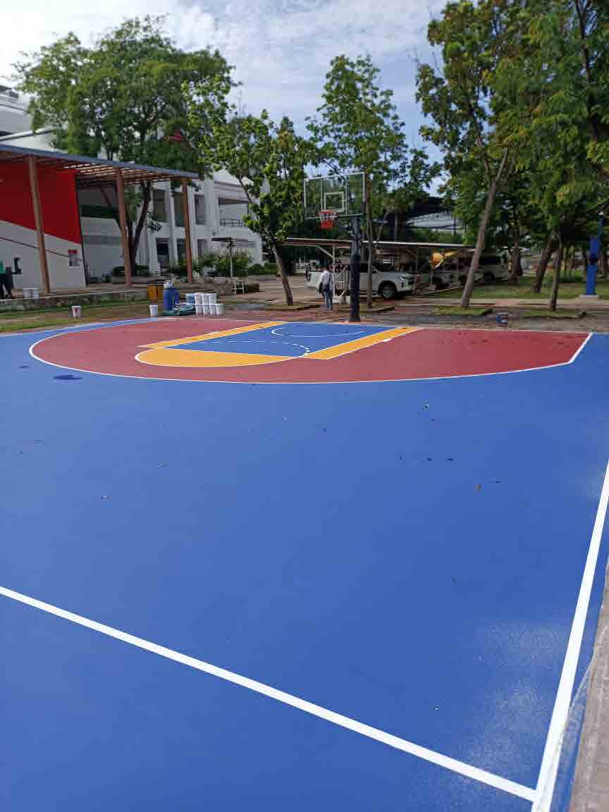 OUTDOOR BASKETBALL COURT