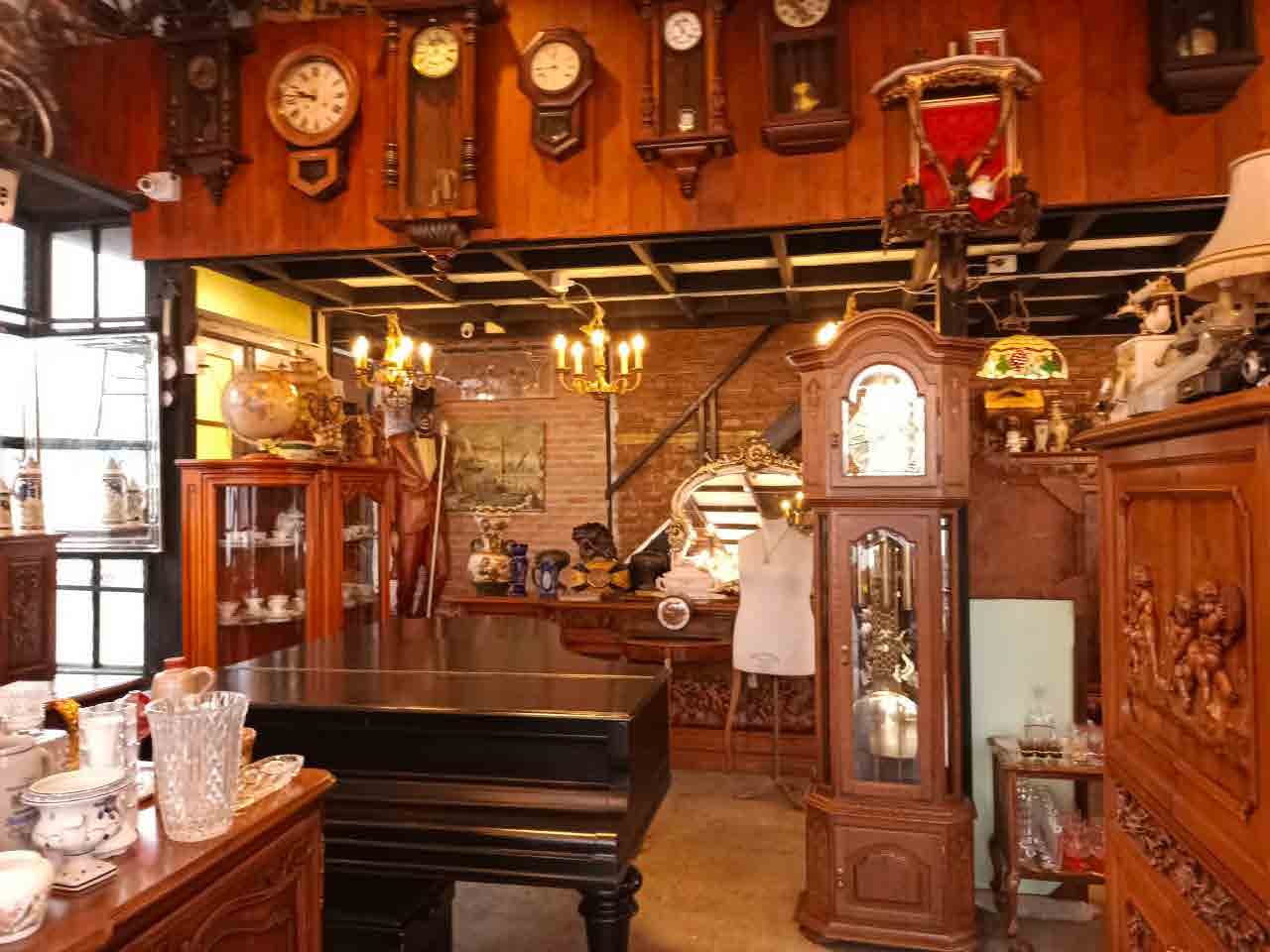 P A Antiques Shop @ Train Market
