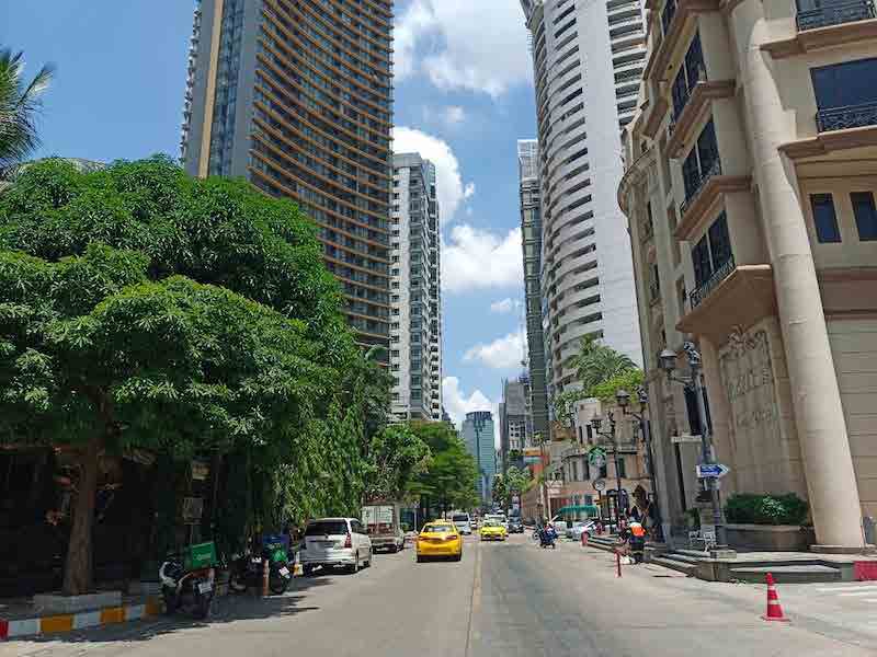 Suk Soi 24 Starbucks Street