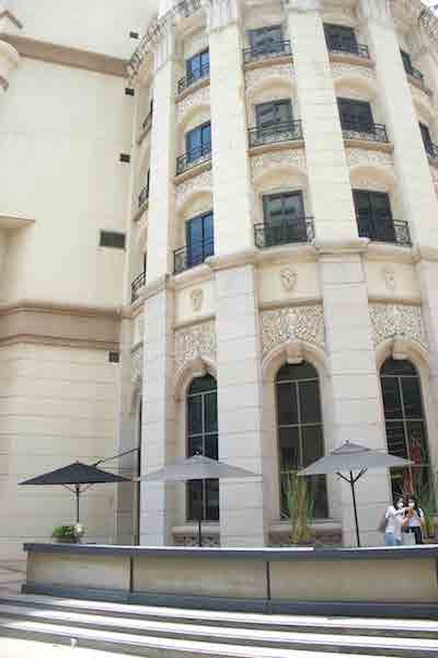 Suk Soi 24 Starbucks Street